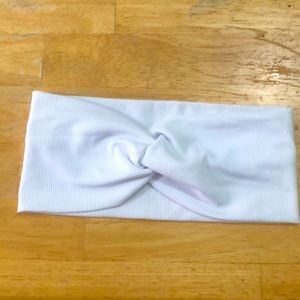 White fashion headband ✌🏻